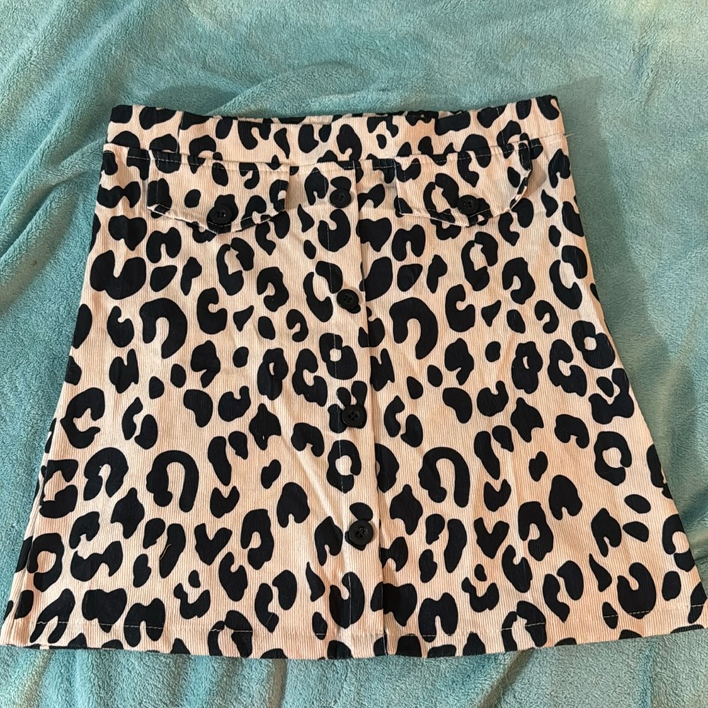 Girls leopard skirt